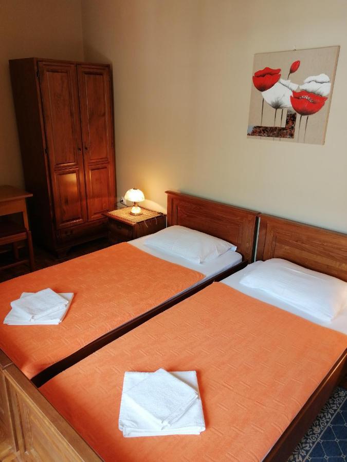 Apartment Lovely With Big Terrace In Budva