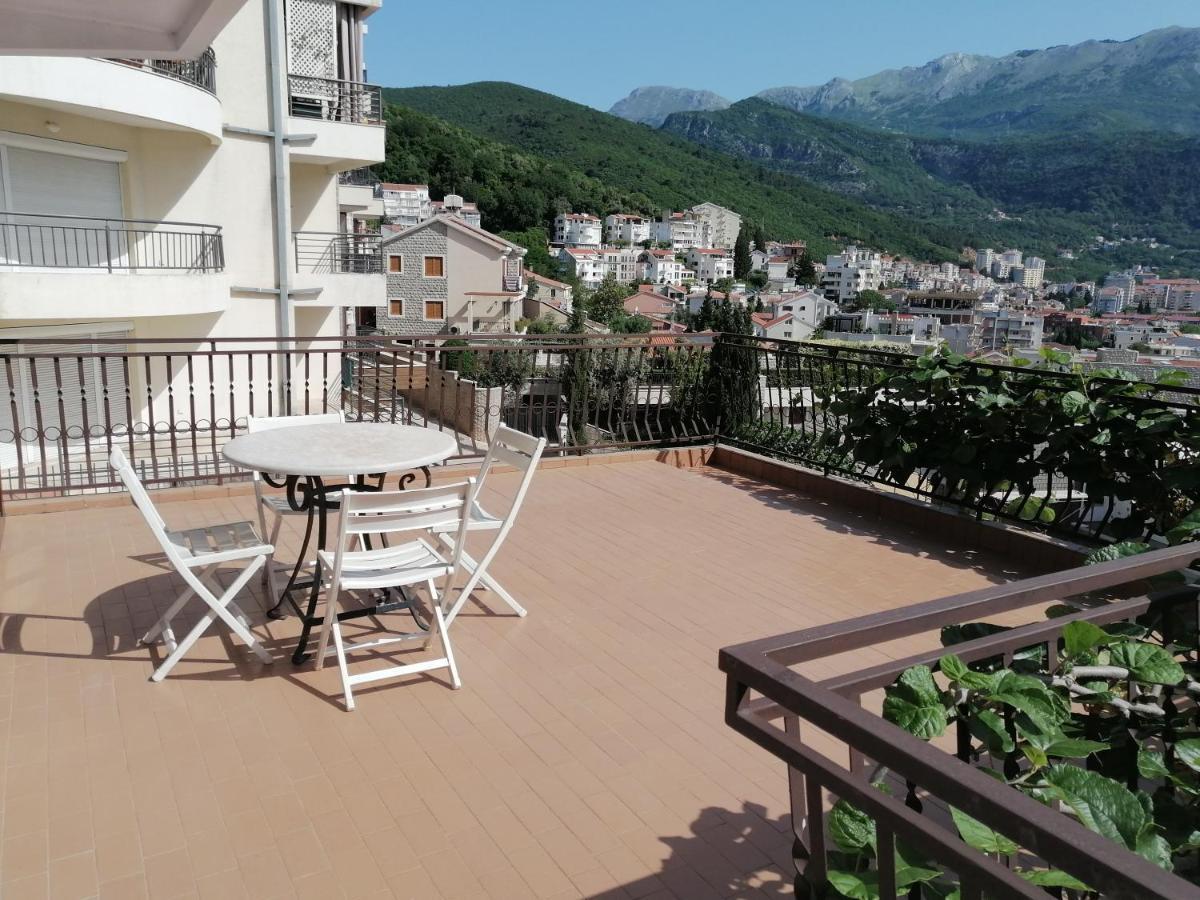 Lovely With Big Terrace In Apartment *
